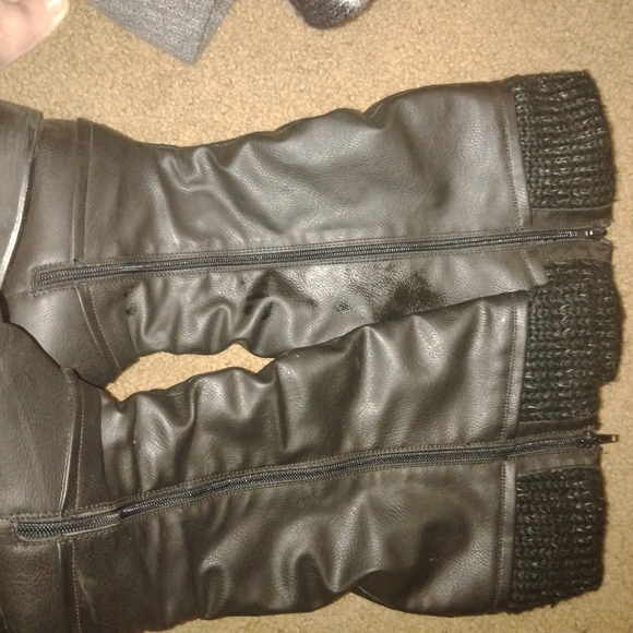 Black Knee-High Boots with Knit Cuff - Picture 3 of 4